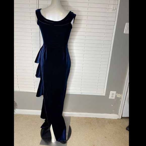 Chiara Boni La Petite Robe Willa Off-The-Shoulder Velvet Gown - Picture 10 of 11